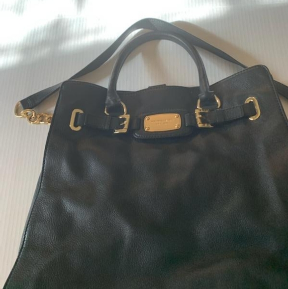 Micheal Kors purse - Picture 3 of 3